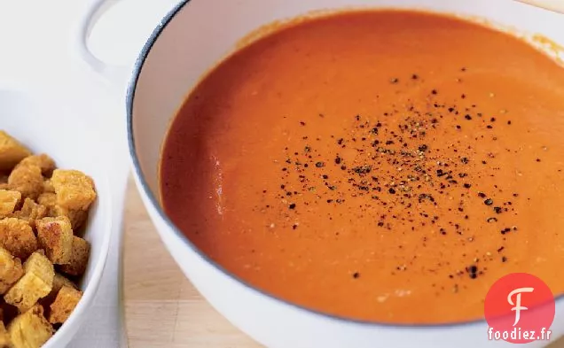 Soupe Crémeuse aux Tomates avec Croûtons au Beurre