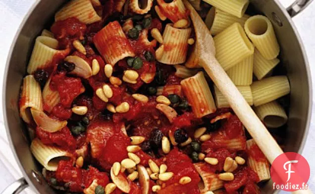 Rigatoni aux Tomates, Raisins Secs et Pignons de Pin