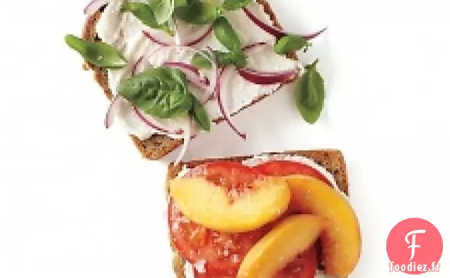 Sandwich À La Pêche, À La Tomate Et À La Ricotta