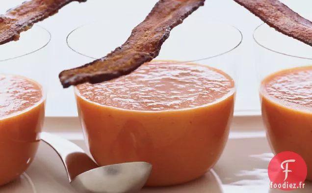 Soupe de Tomates Fumées au Bacon Confit à l'Érable