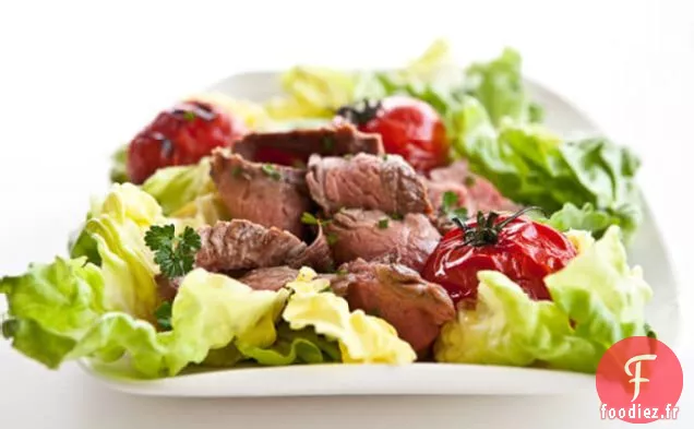 Steak Grillé Et Salade De Tomates Avec Vinaigrette Au Rhum