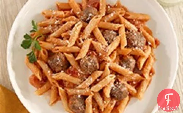 Mini Penne à Fibres Blanches Barilla® avec Sauce Tomate Crémeuse, Boulettes de Viande et Fromage Parmigiano