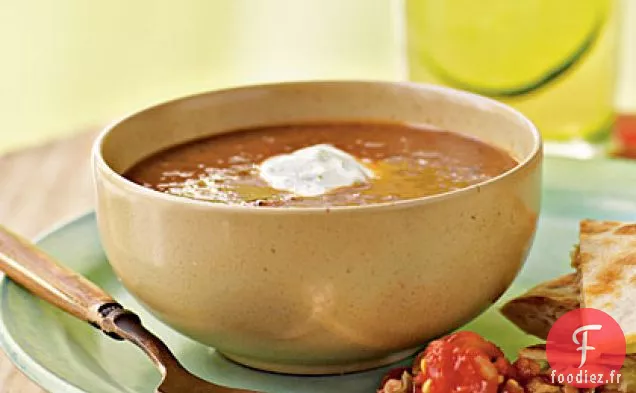 Soupe aux Haricots Noirs et aux Tomates avec Crème à la Coriandre et au Citron Vert