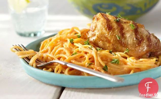 Poulet Grillé aux Pâtes Crémeuses au Poivron Rouge
