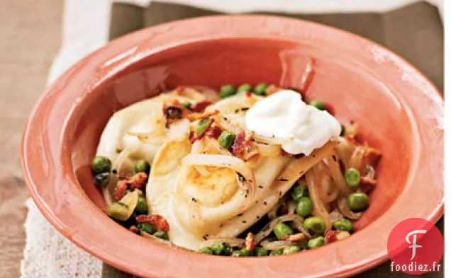 Pierogies au Bacon, Oignon Sauté et Crème Sure