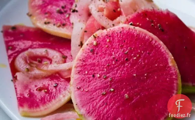 Salade de Radis à la Pastèque à l'Oignon Mariné