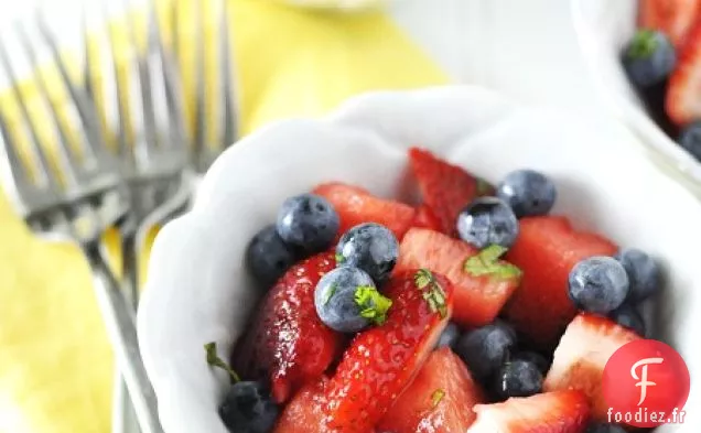 Salade De Trois fruits Avec Vinaigrette À L'Agave À L'Orange Et Au Citron Vert