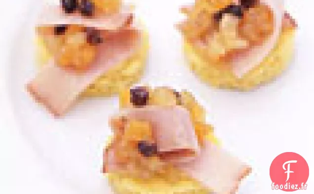 Chutney De Pommes Au Jambon De Virginie Et Au Melon Sur Des Ronds De Pain De Maïs