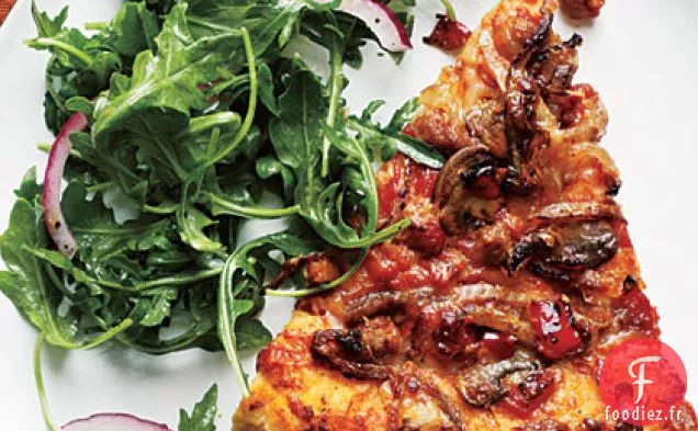 Pizza aux Saucisses Épicées et aux Champignons