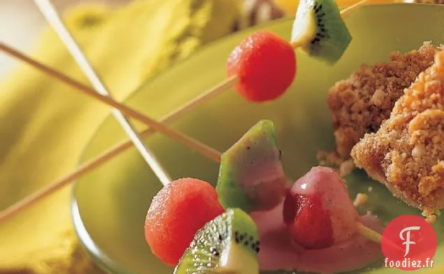 Brochettes de Pastèque et Kiwi à la Crème de Fraise Étoilée