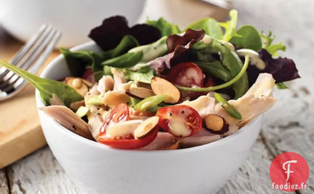 Salade de Dinde Fraîche du Jardin avec Vinaigrette aux Graines de Pavot de Dijon