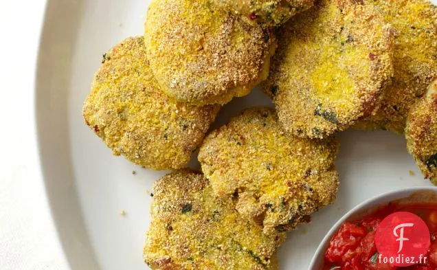 Galettes de Poisson en Croûte de Polenta avec Sauce Tomate Épicée