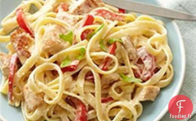 Alfredo de Fettuccine Crémeuse au Poulet et aux Poivrons