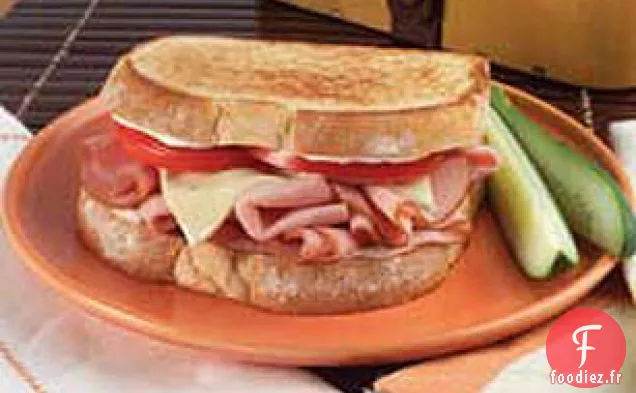 Sandwich au Jambon et à la Tomate Grillé au Pepperjack