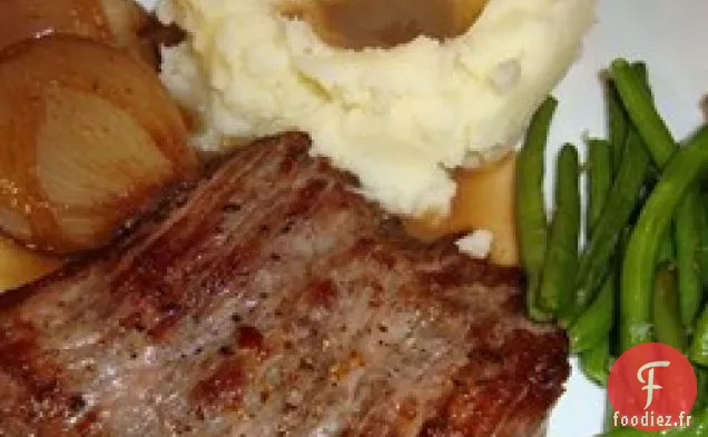 Steak de Suspension Grillé avec Sauce Demi au Porto d'Échalote Rôtie et Haricots Verts à l'Ail Grillé