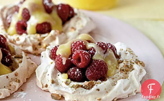 Pavlovas à la Pistache au Caillé de Citron et aux Baies
