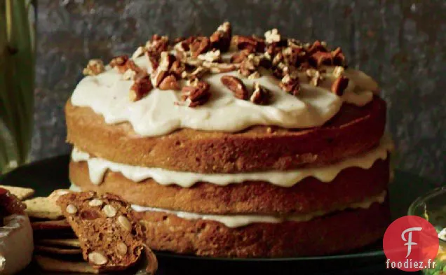 Gâteau aux Épices Carotte-Pomme avec Glaçage au Beurre Doré