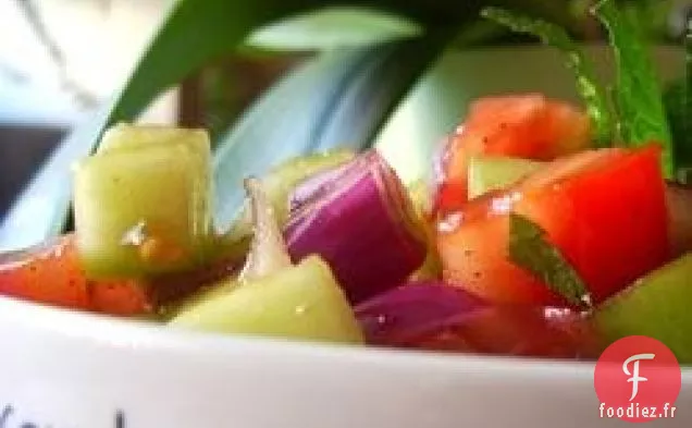 Salade de Tomates, Concombres et Oignons Rouges à la Menthe