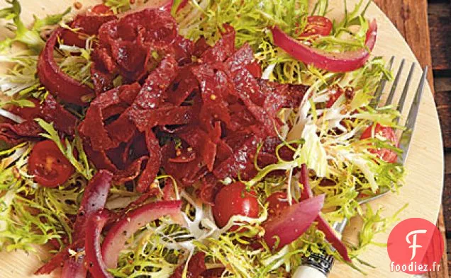 Salade Frisée Chaude Avec Salami Casher Croustillant