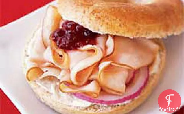 Sandwich Bagel aux Canneberges et à la Dinde