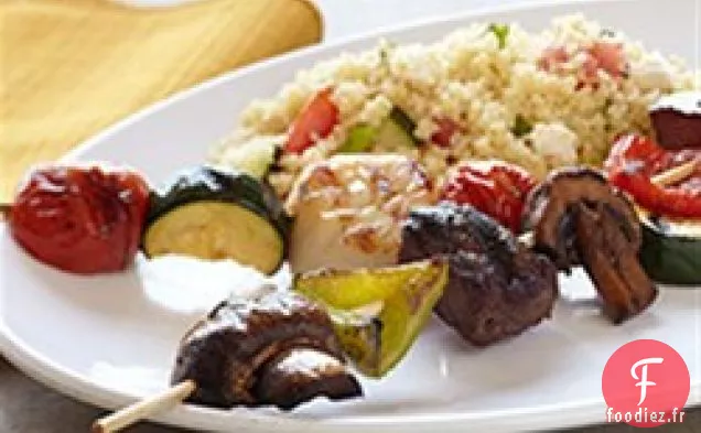 Brochettes de Bisons de Mer et de Rivage avec Salade de Couscous Méditerranéen