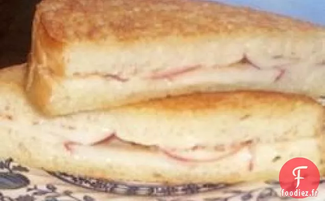 Sandwich au Fromage Grillé, à la Cannelle et aux Pommes