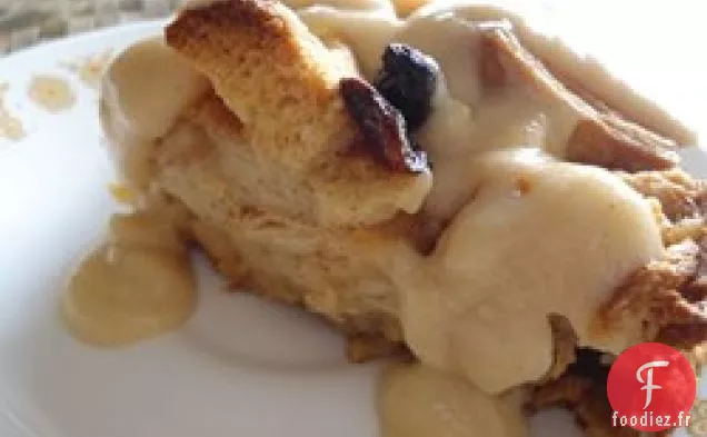 Meilleur Pudding au Pain avec Sauce à la Vanille