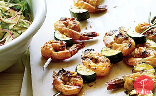 Brochettes de Crevettes et Courgettes Asiatiques avec Salade de Nouilles