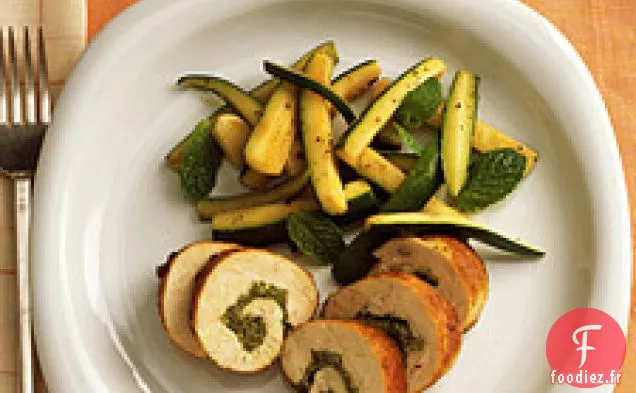 Poitrines De Poulet Roulées Au Pesto Amande-menthe Et Courgettes