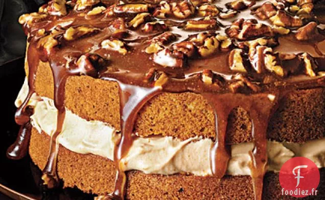 Gâteau aux Pacanes avec Mousse au Caramel et Garniture de Cassonade