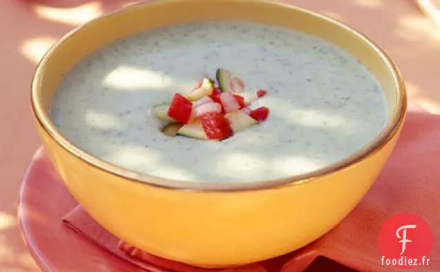 Soupe de Courgettes Réfrigérée avec Salsa de Légumes Frais