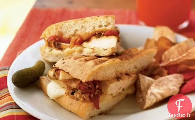 Sandwichs au Poulet Grillé et au Poivron Rouge Rôti au Fromage Fontina