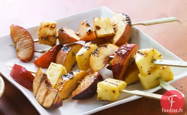 Brochettes de Fruits Grillées avec Sauce Crémeuse au Miel