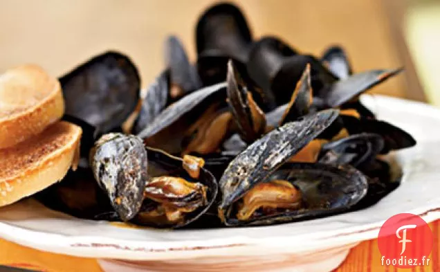 Moules Cuites à la vapeur dans un Bouillon de Safran