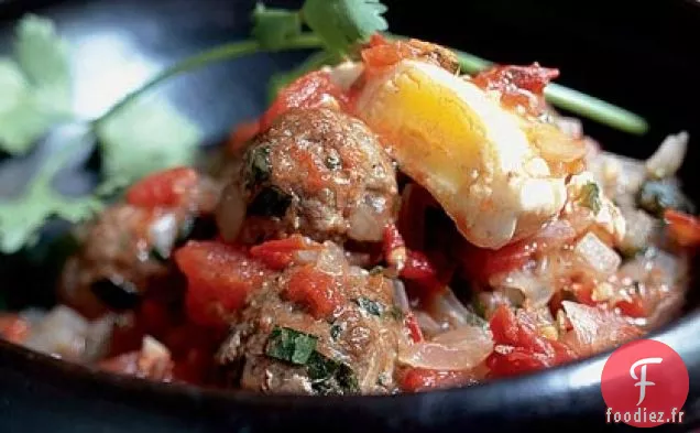 Tajine Kefta Mkawra (Tajine de Boulettes de Viande à la Sauce Tomate avec des Œufs)
