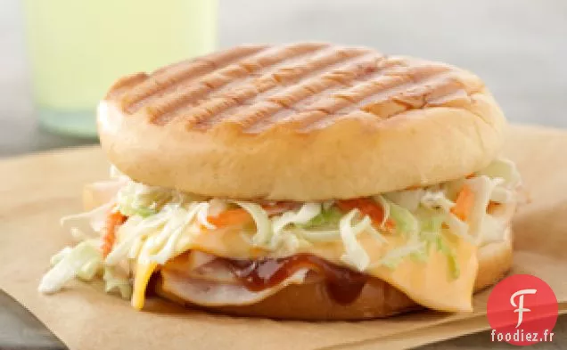 Panini à la Dinde BBQ avec Salade de chou Crémeuse