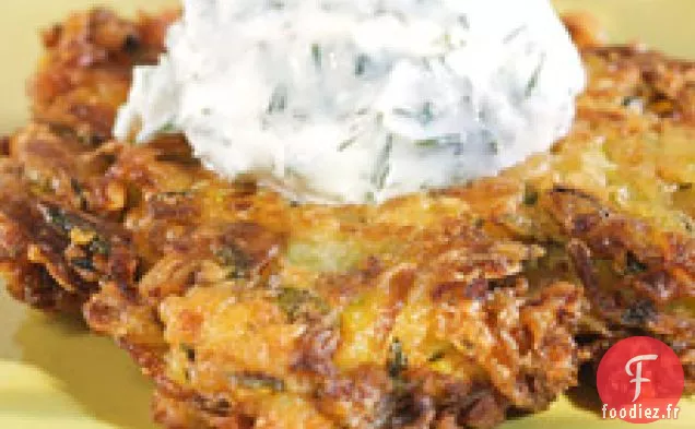 Beignets De Courgettes Avec Sauce Au Yogourt Et À L'aneth