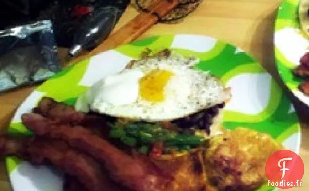 Huevos Rancheros aux Haricots Noirs
