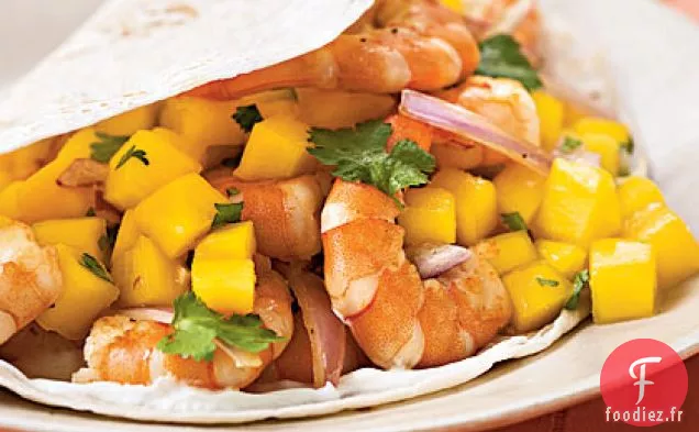 Taco Doux Aux Crevettes Avec Salsa À La Mangue Et Au Citron Vert