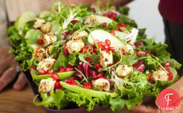Salade Verte Mélangée avec des Croûtons de Fromage à la Crème Chauds