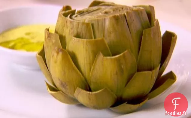 Artichauts Cuits à la vapeur avec Trempette aux Amandes et au Safran