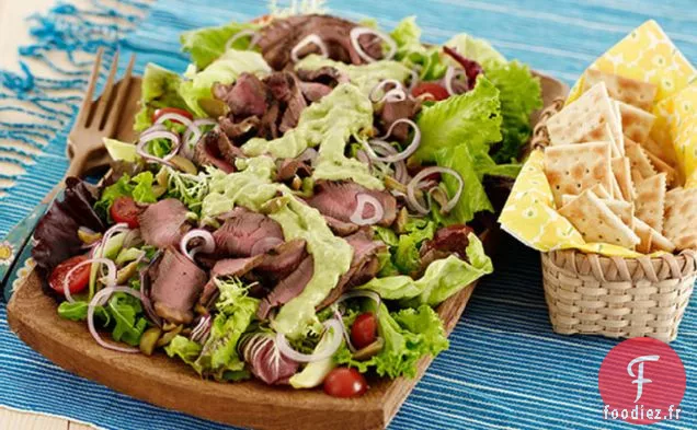Salade de Steak Grillé avec Vinaigrette Crémeuse à l'Avocat