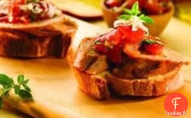 Bruschetta aux Tomates Fraîches au Poivre Rôti et Saucisse de Poulet Asiago