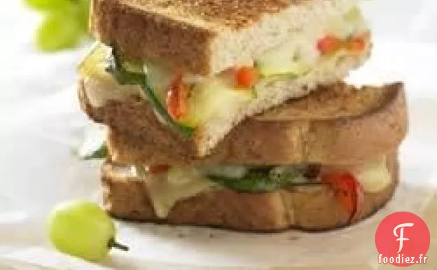 Sandwich au Gruyère Grillé et aux Légumes Rôtis