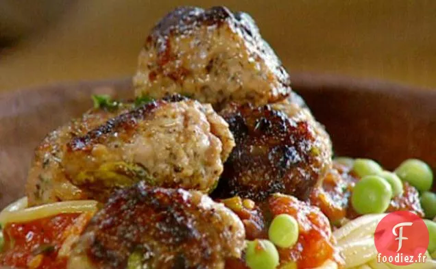 Boulettes de Saucisse Rapides avec sauce Tomate et Basilic, Spaghettis et Petits Pois Crus Sucrés