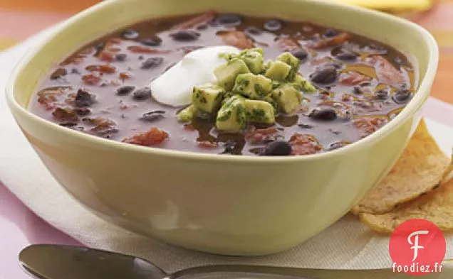 Soupe Fumée de Haricots Noirs avec Salsa Avocat-Citron Vert