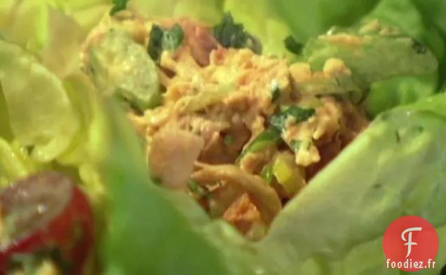 Salade de Poulet au Curry dans des tasses de Laitue