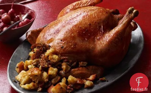 Poulet Rôti Avec Farce Aux Noix Et Aux Herbes