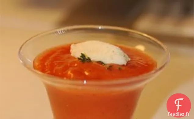 Soupe Froide aux Tomates avec Glace au Parmesan