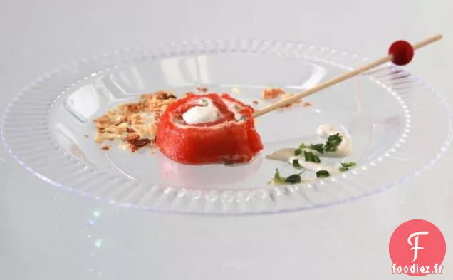 Sucettes à la Mousse de Saumon Fumé avec Crème Fraîche au Wasabi et Flocons de Wonton Cuits au Four